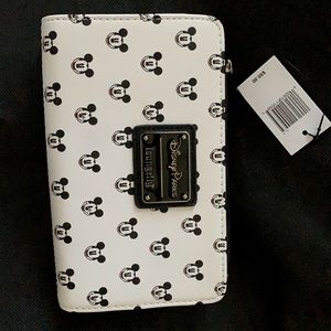 Loungefly Mickey Wallet **NWT**